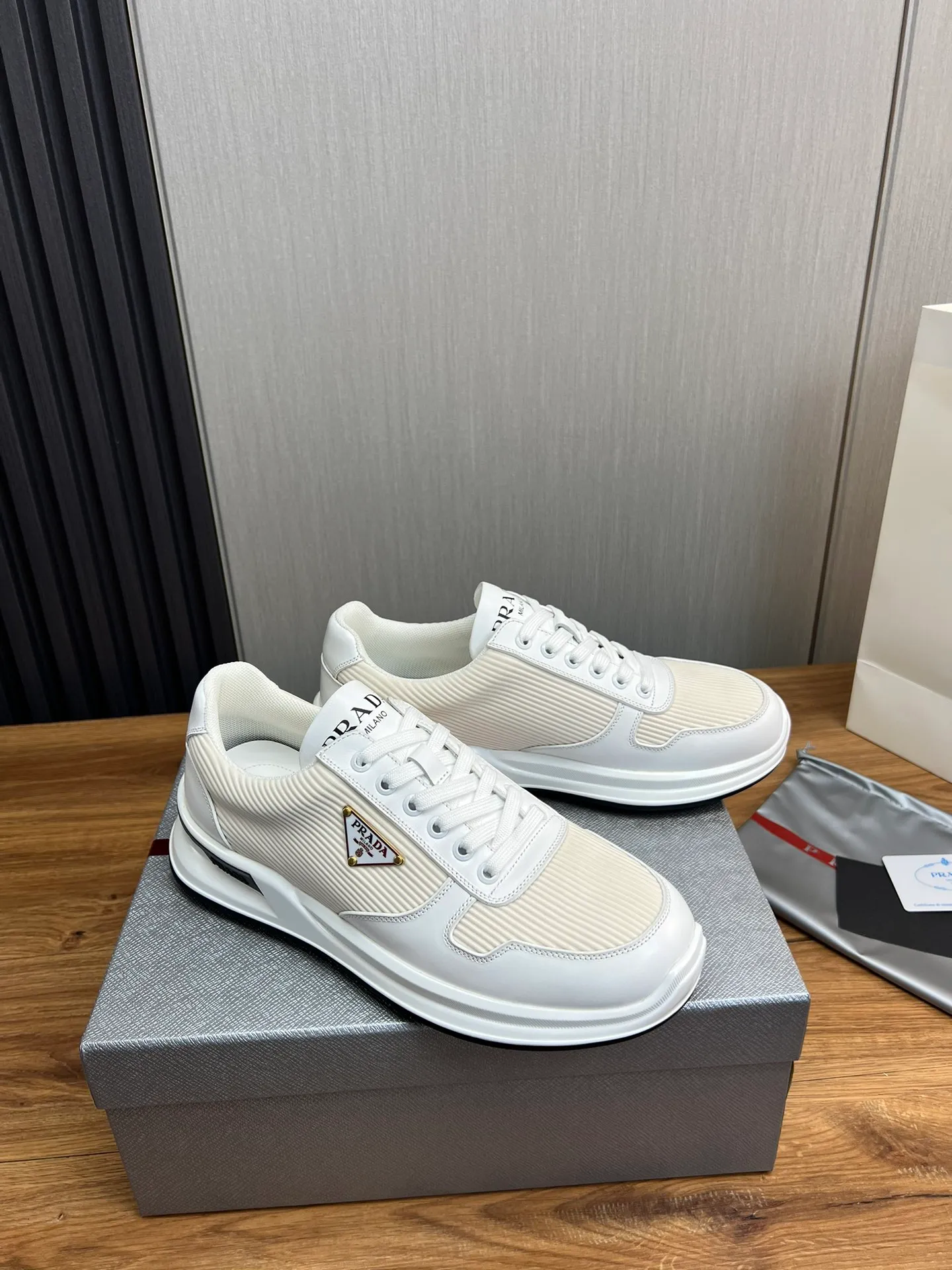 Men's shoes 💰580💰 [PRADA] Men's shoes are popular in the counter, official website is synchronized, 1 high-quality shipment ✔️Original cowhide stitching mesh + cowhide lining, 1🆚1 replica, original original bottom, 38-45 (45 customized, non-refundable)